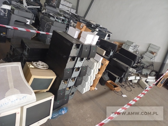 Zużyte urządzenia zawierające niebezpieczne elementy inne niż wymienione w 16 02 09 do 16 02 12 (wybrakowane zasilacze UPS – o masie około 1 350kg oraz wybrakowane monitory CRT) (kod odpadu 16 02 13*) 